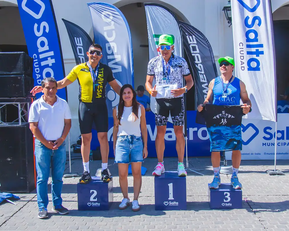 Cerca de 700 deportistas participaron del Triatlón de la Cumbre - Indómito