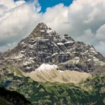 Una montaña entre Alemania y Austria está en riesgo de colapso por una antigua grieta